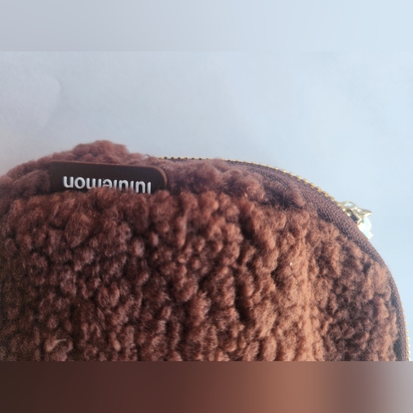 Lululemon Fleece Everywhere Belt Bag Brown/Gold 1L Limited NWT - Picture 4 of 6